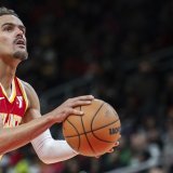 Trae Young n'a pas tremblé pour inscrire le lancer franc de l'égalisation. KEYSTONE/AP/Hakim Wright Sr.